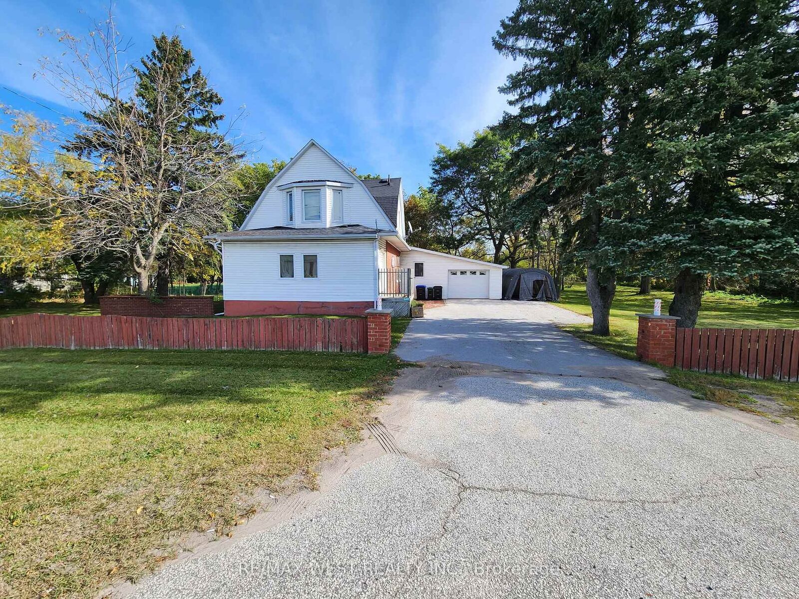 Property Photo: 5427 Yonge Street ON L0L 1R0