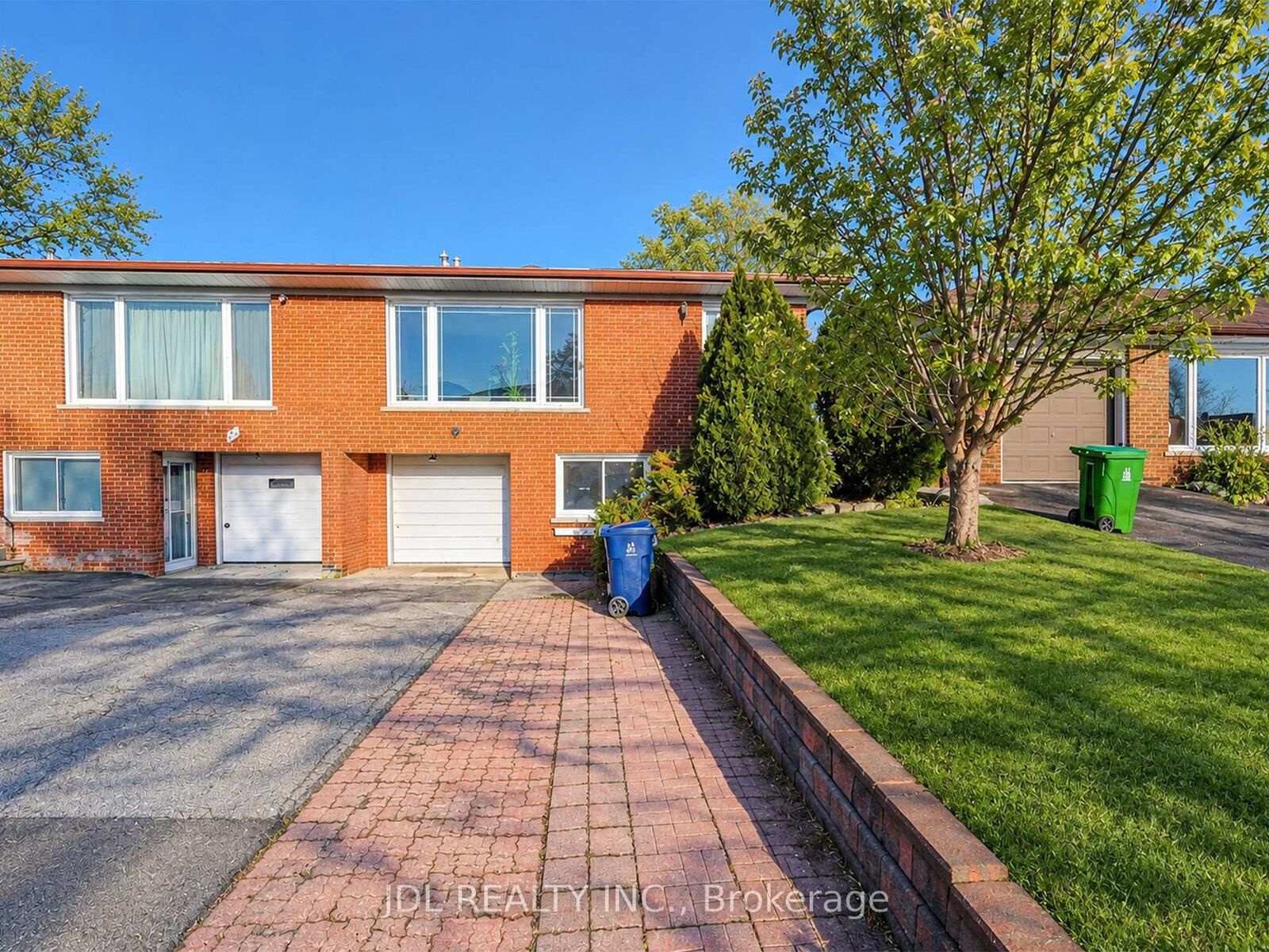Property Photo: 47 Greyhound Drive ON M2H 1K2