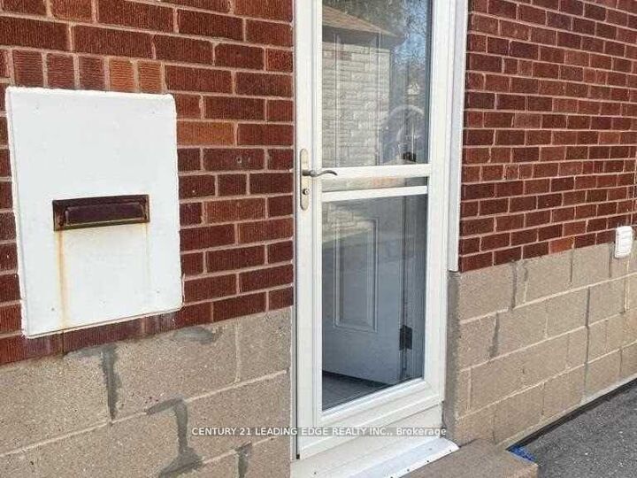 Property Photo:  27 Ionview Drive Bsmt  ON M1K 2Z3 