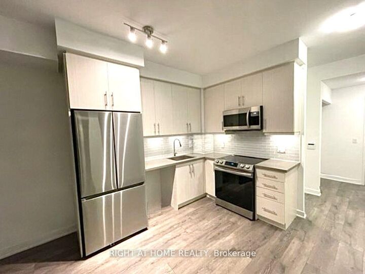 Property Photo:  105 Oneida Crescent 2002  ON L4B 0H6 