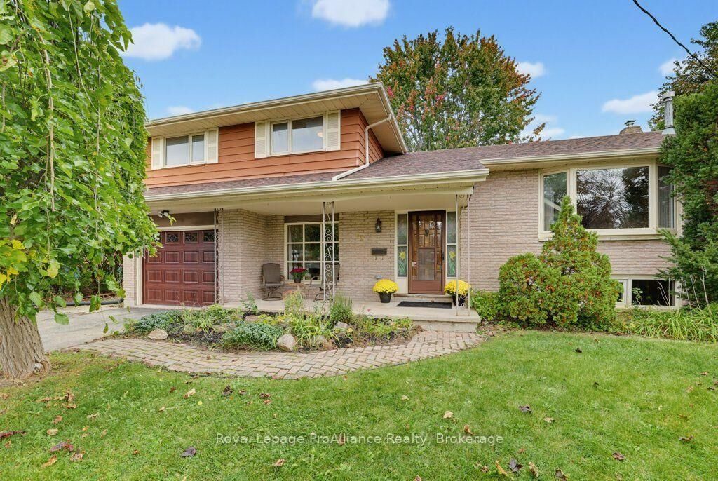 Property Photo:  23 Thorncliffe Drive  ON K8P 4L3 
