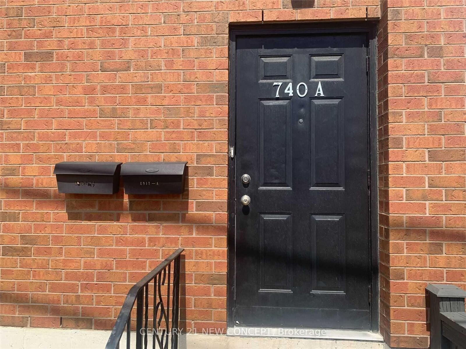 Property Photo:  740 Lakeshore Road E A  ON L5E 1C7 