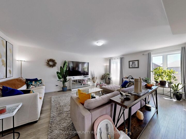 Property Photo:  