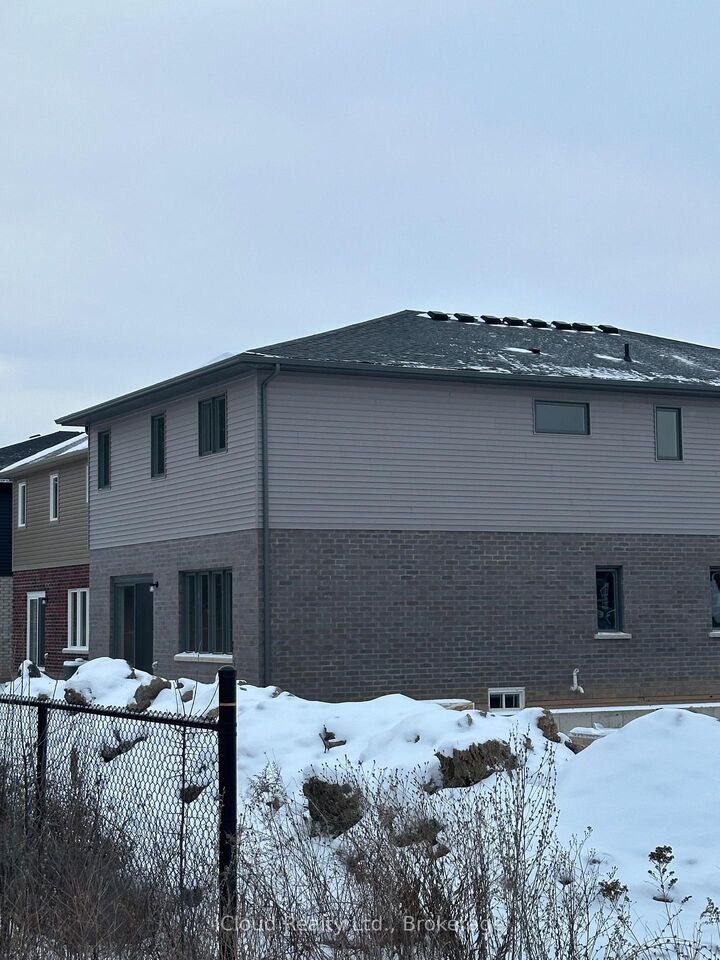 Property Photo: 5 Wilson Court ON L2V 4Z8