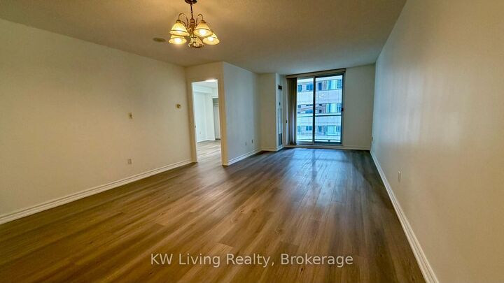 Property Photo: 801 Bay Street 701 ON M5S 1Z1