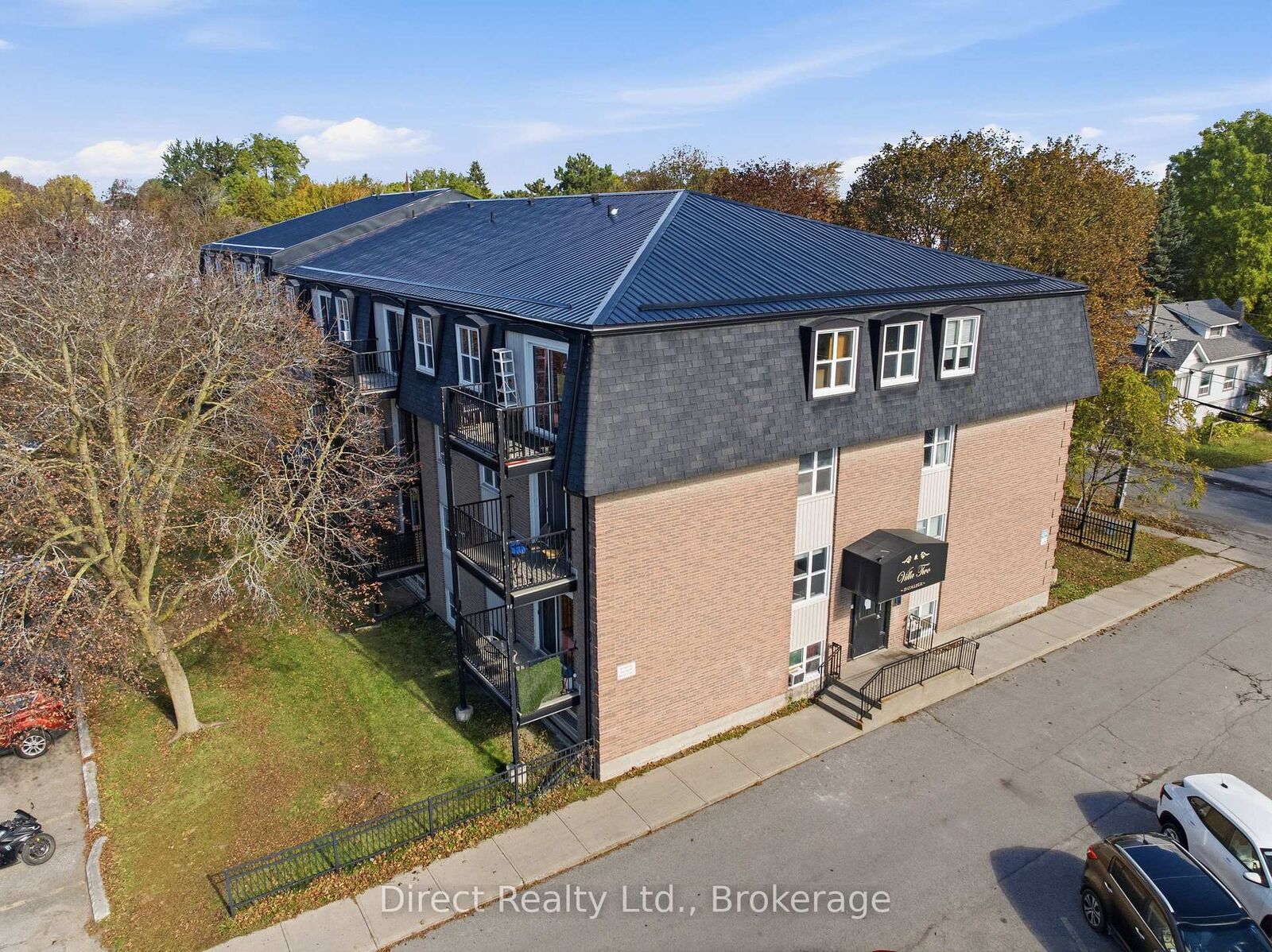 Property Photo:  25 College Street E 108  ON K8P 2E3 