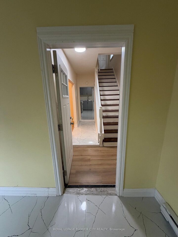 Property Photo:  36 St Georges Avenue E  ON P6B 1W7 
