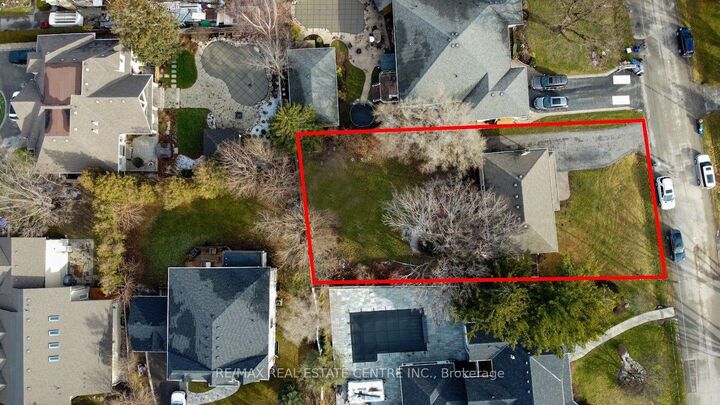 Property Photo: 1077 Selby Avenue ON L6L 2M4