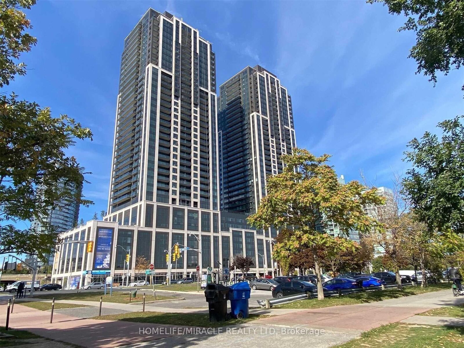 Property Photo:  1928 Lakeshore Boulevard 3803  ON M6S 0B1 