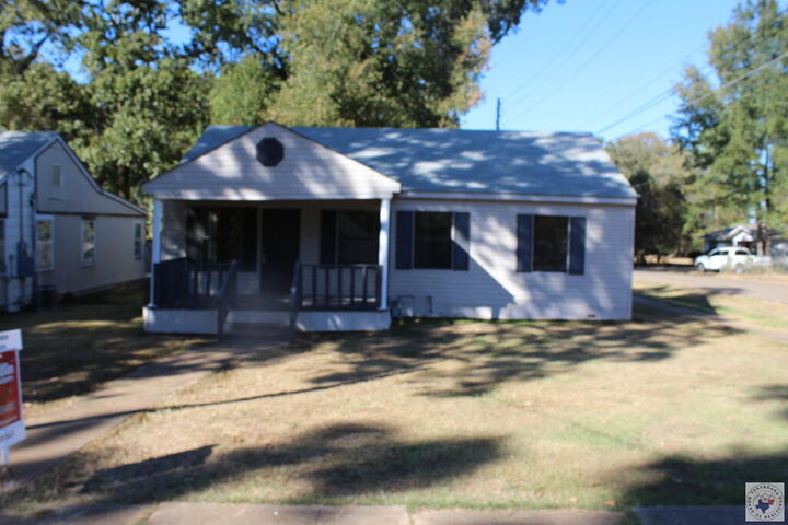 Property Photo: 320 E 13th Street AR 71801
