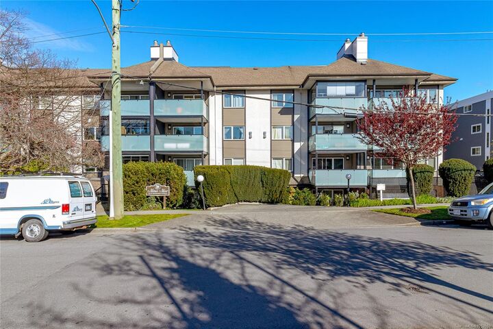 Property Photo: 1619 Morrison St #411 BC V8R 5R8