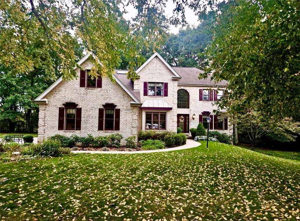 Property Photo: 821 Foxridge Ct PA 16046