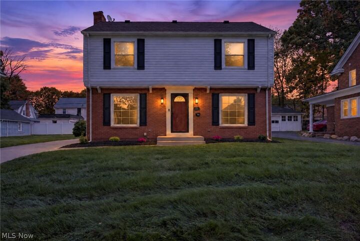 Property Photo: 733 Roslyn Avenue OH 44320