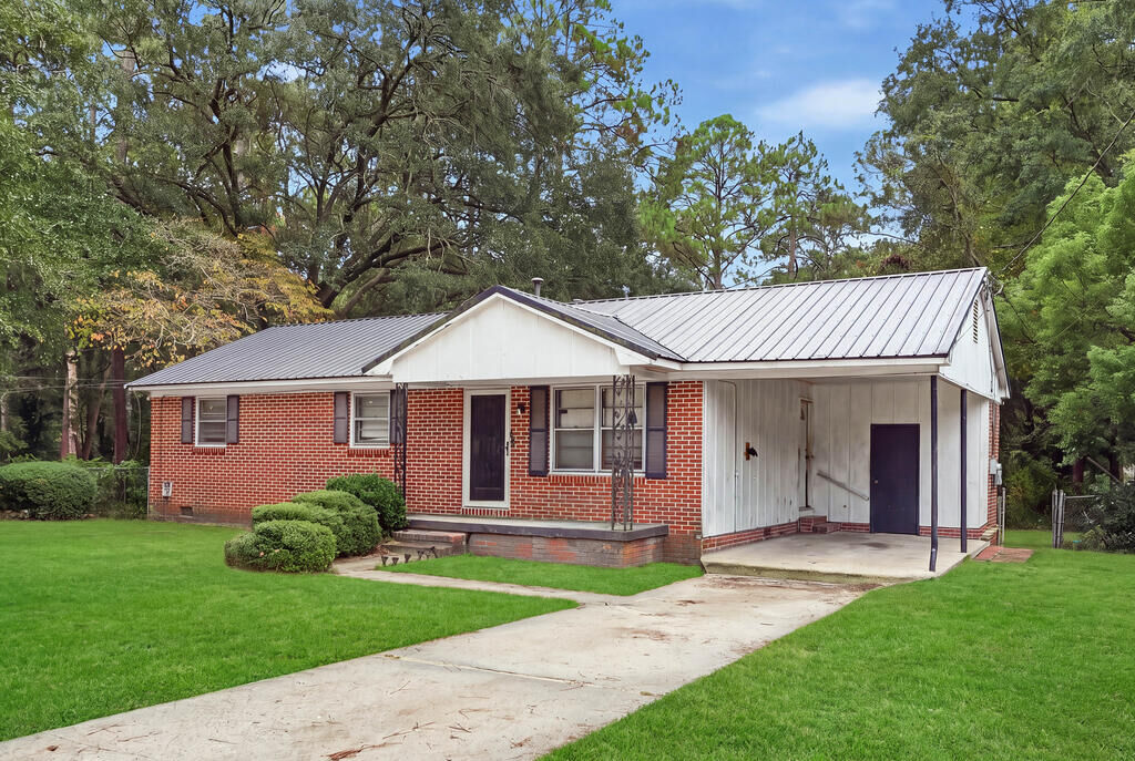 Property Photo: 1210 Gordon Avenue W GA 31707