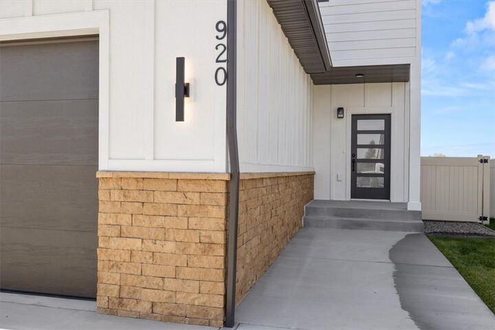 Property Photo:  920 Blackberry  MT 59106 