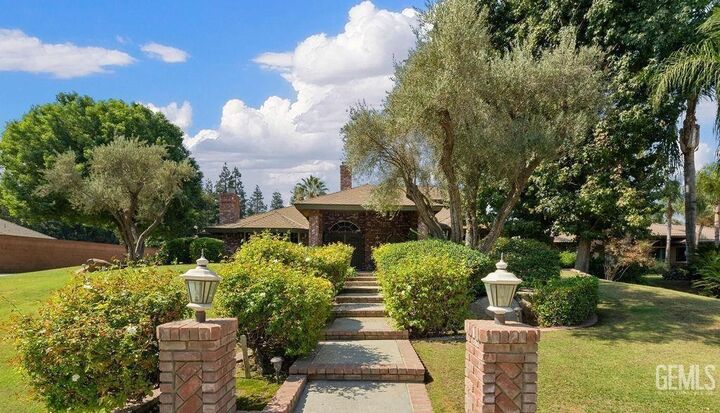 Property Photo: 1913 Morning Rose Drive CA 93312