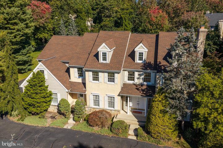 Property Photo: 724 Meadowcreek Circle PA 19002