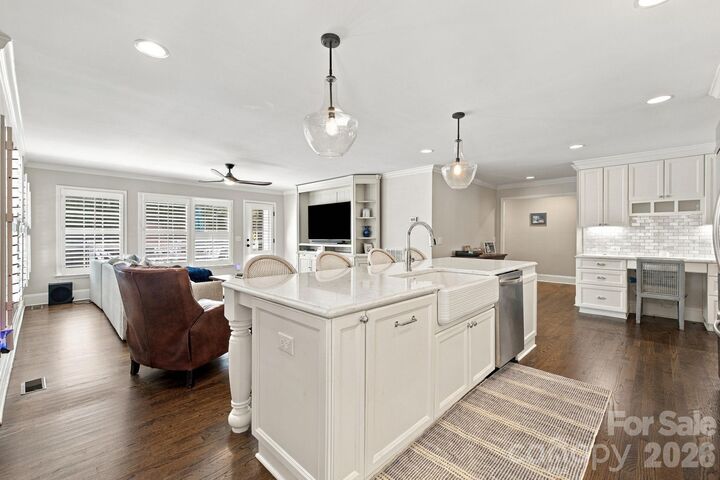 Property Photo: 1901 Runnymede Lane NC 28211