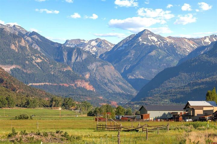 Property Photo:  208 Redcliff Drive  CO 81432 