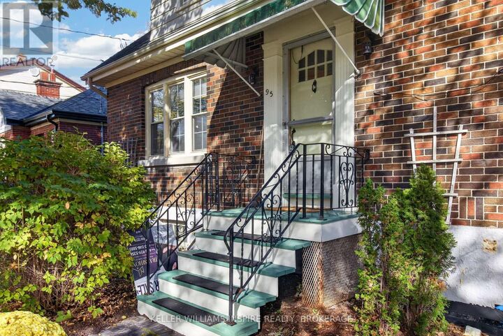 Property Photo:  95 Dundas Street  ON K7L 1N5 