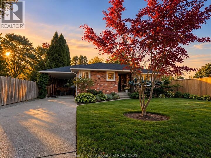 Property Photo:  118 Lancefield Place  ON N7L 2M4 