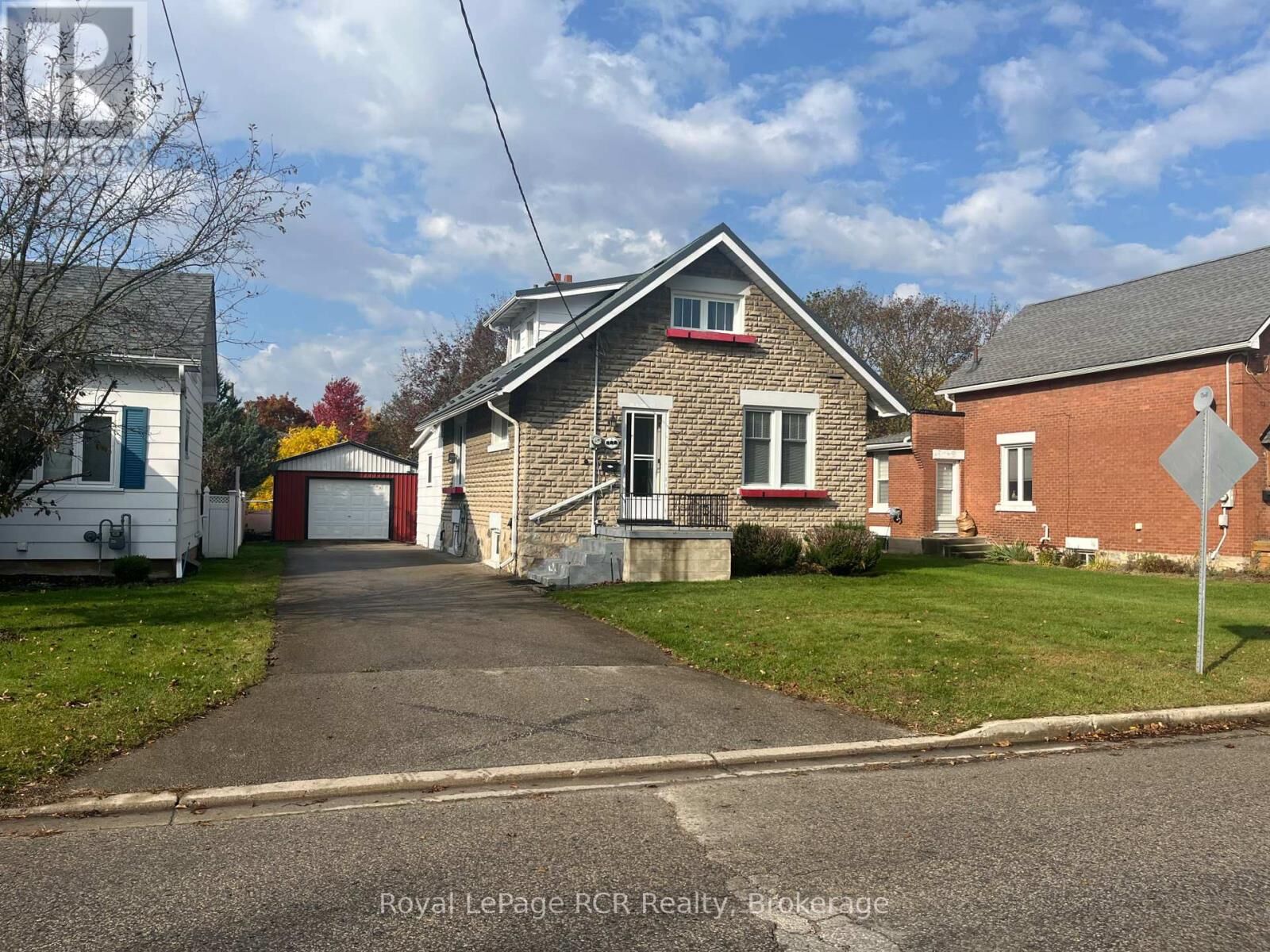 Property Photo: 582 12th Ave Avenue North ON N4N 2V6