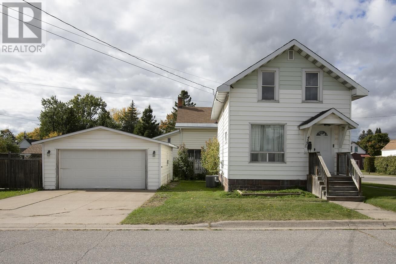 Property Photo:  455 Charles St  ON P6C 3L4 