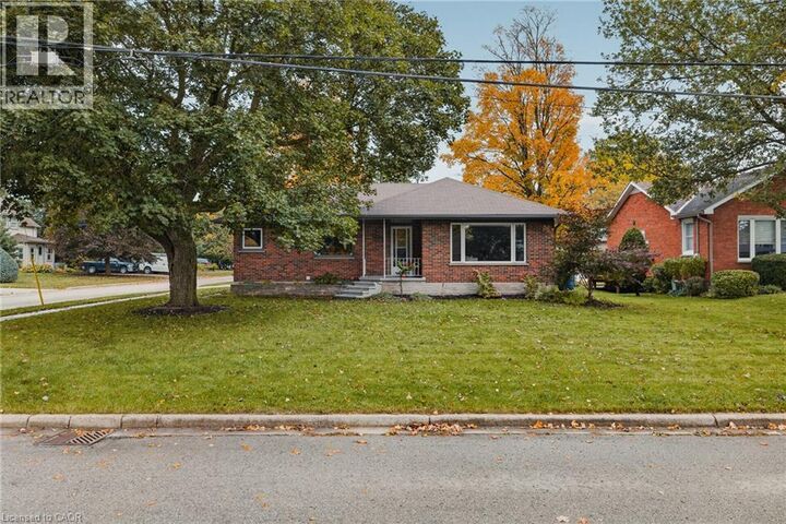 Property Photo:  205 McKenzie Street East  ON N4W 2W8 
