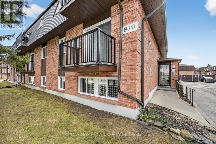 Property Photo:  819 Macodrum Drive 8  ON K6V 6P6 