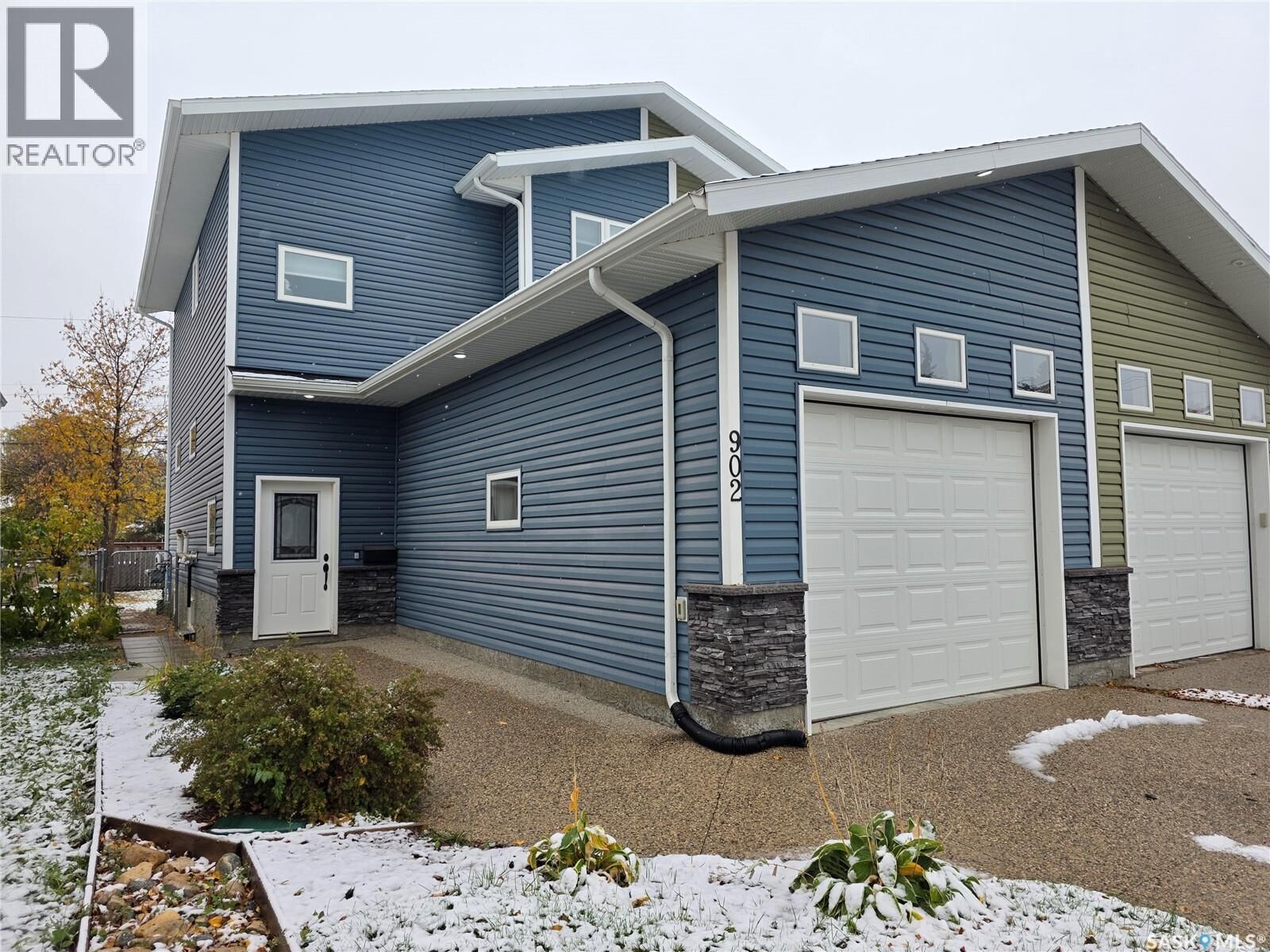 Property Photo:  902 Connaught Street  SK S4T 0W9 