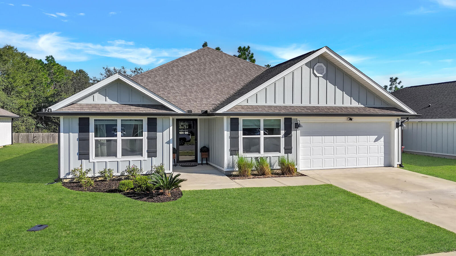 Property Photo: 824 Otto Loop FL 32539