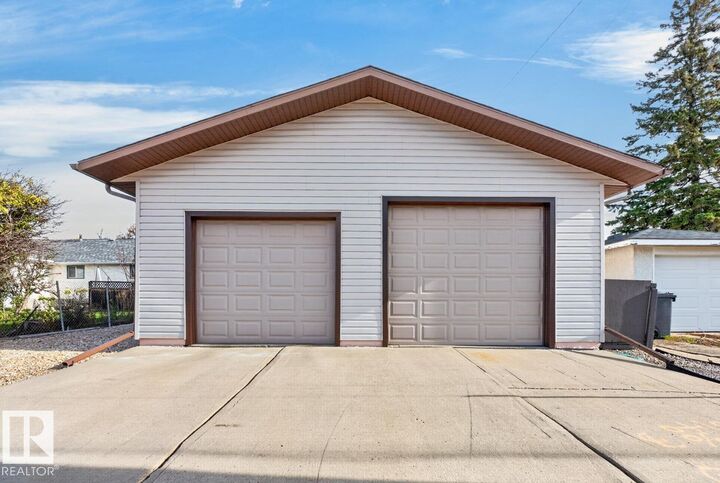 Property Photo:  6 Mont Clare Place  AB T8N 1K9 