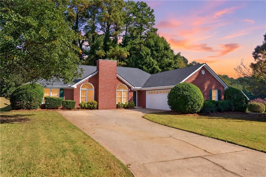 Property Photo: 1405 Glenfield Drive GA 30043