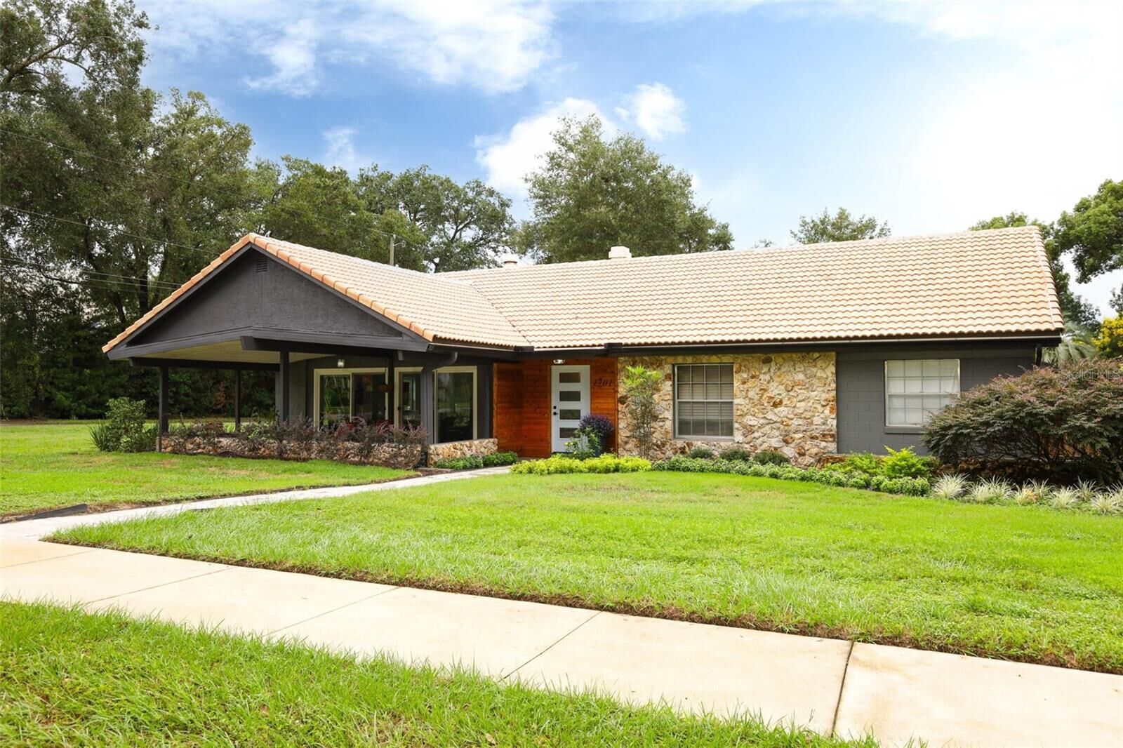 Property Photo:  1701 Carlton Street  FL 32750 