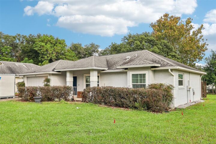 Property Photo: 1115 Slayden Court FL 32712