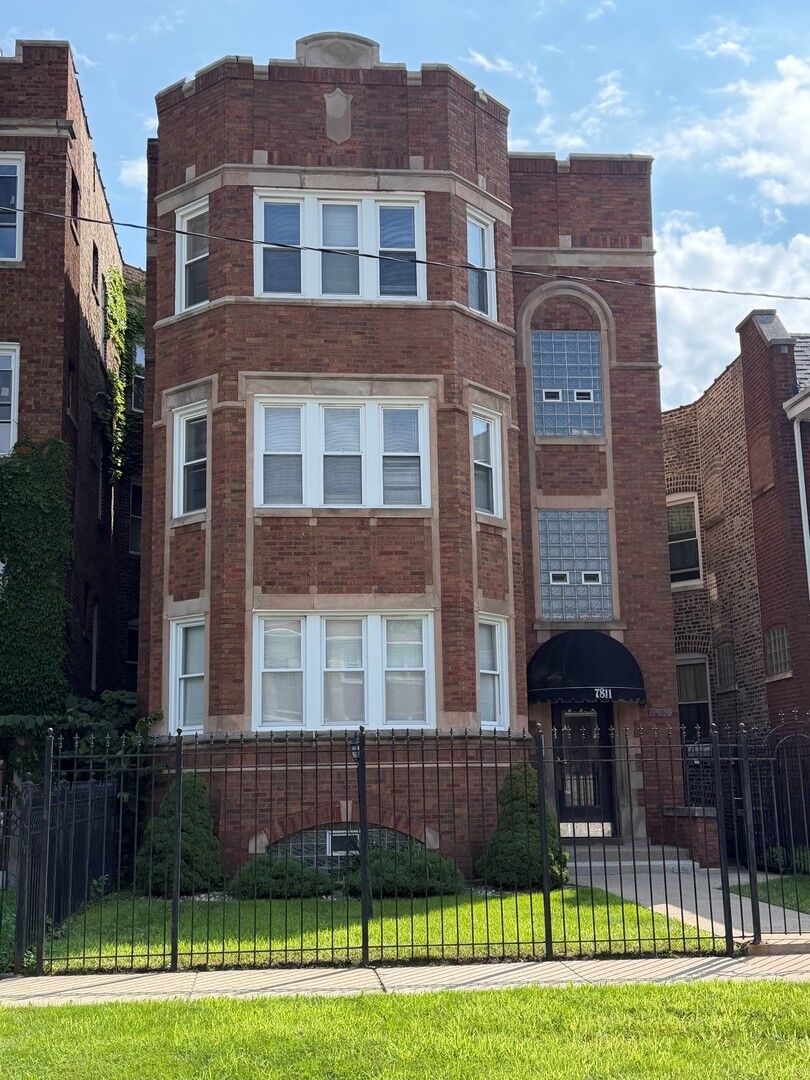 Property Photo:  7811 S Constance Avenue 3  IL 60649 
