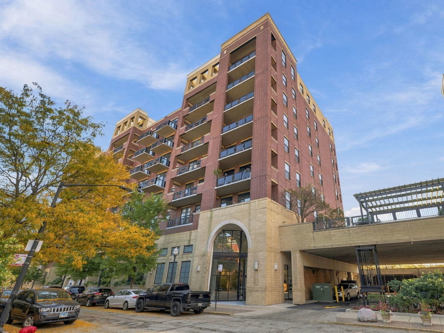 Property Photo:  811 W 15th Place 605  IL 60608 