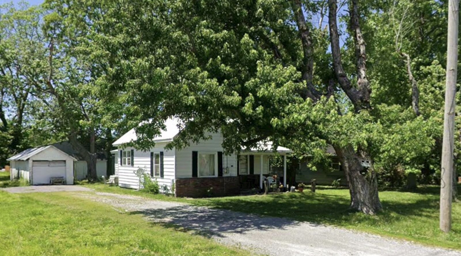 Property Photo:  106 N 4th Street  IL 62959 