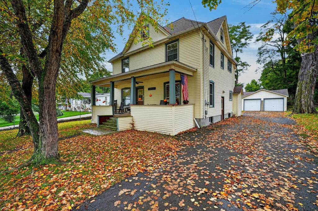 Property Photo:  103 Walnut St  PA 18810 
