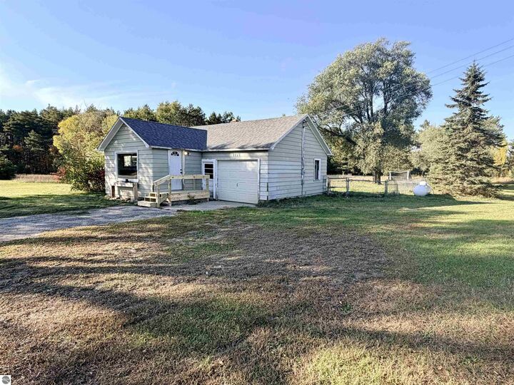 Property Photo:  4774 W 16 Road  MI 49668 