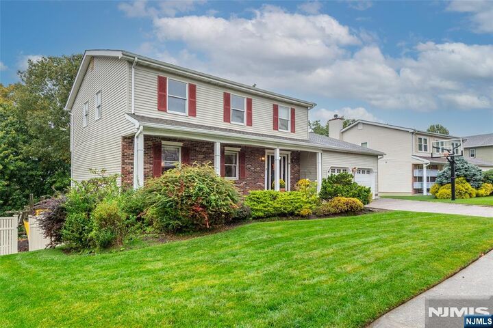 Property Photo:  86 Point View Parkway  NJ 07470 