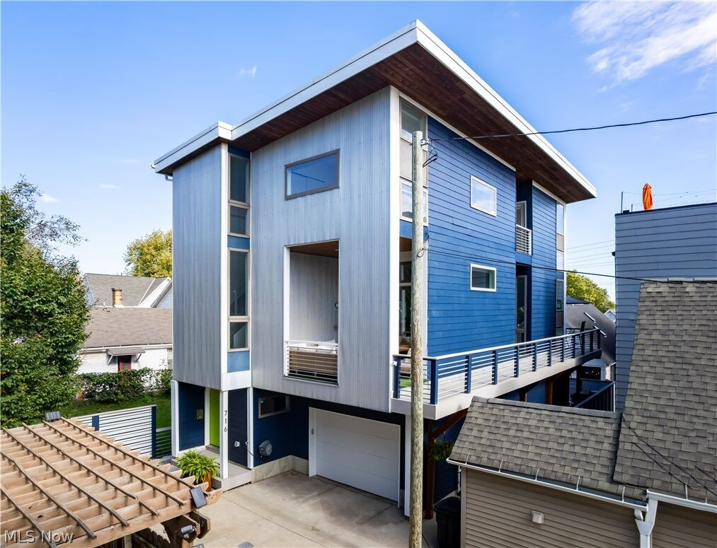 Property Photo:  716 University Court  OH 44113 