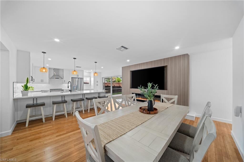 Property Photo:  458 Quail Dr  FL 34145 