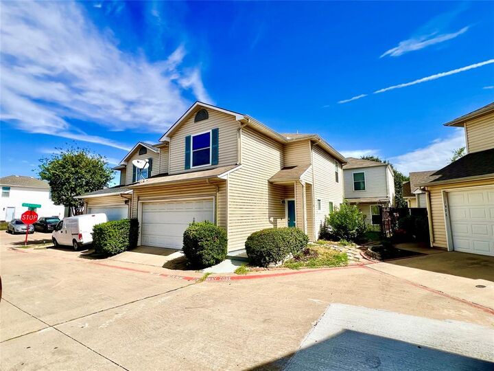 Property Photo: 1404 Romo Plaza TX 75211