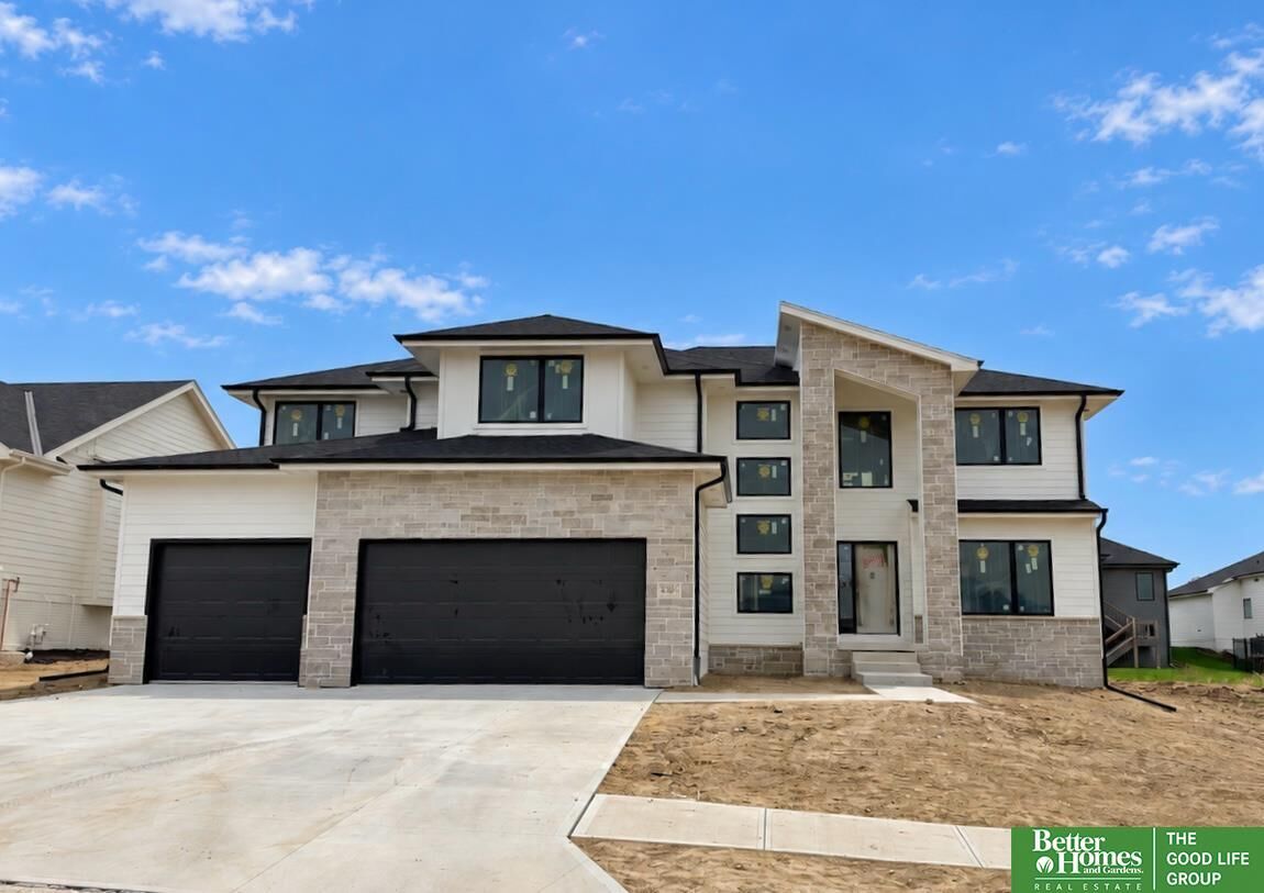 Property Photo:  5707 N 199th Street  NE 68022 