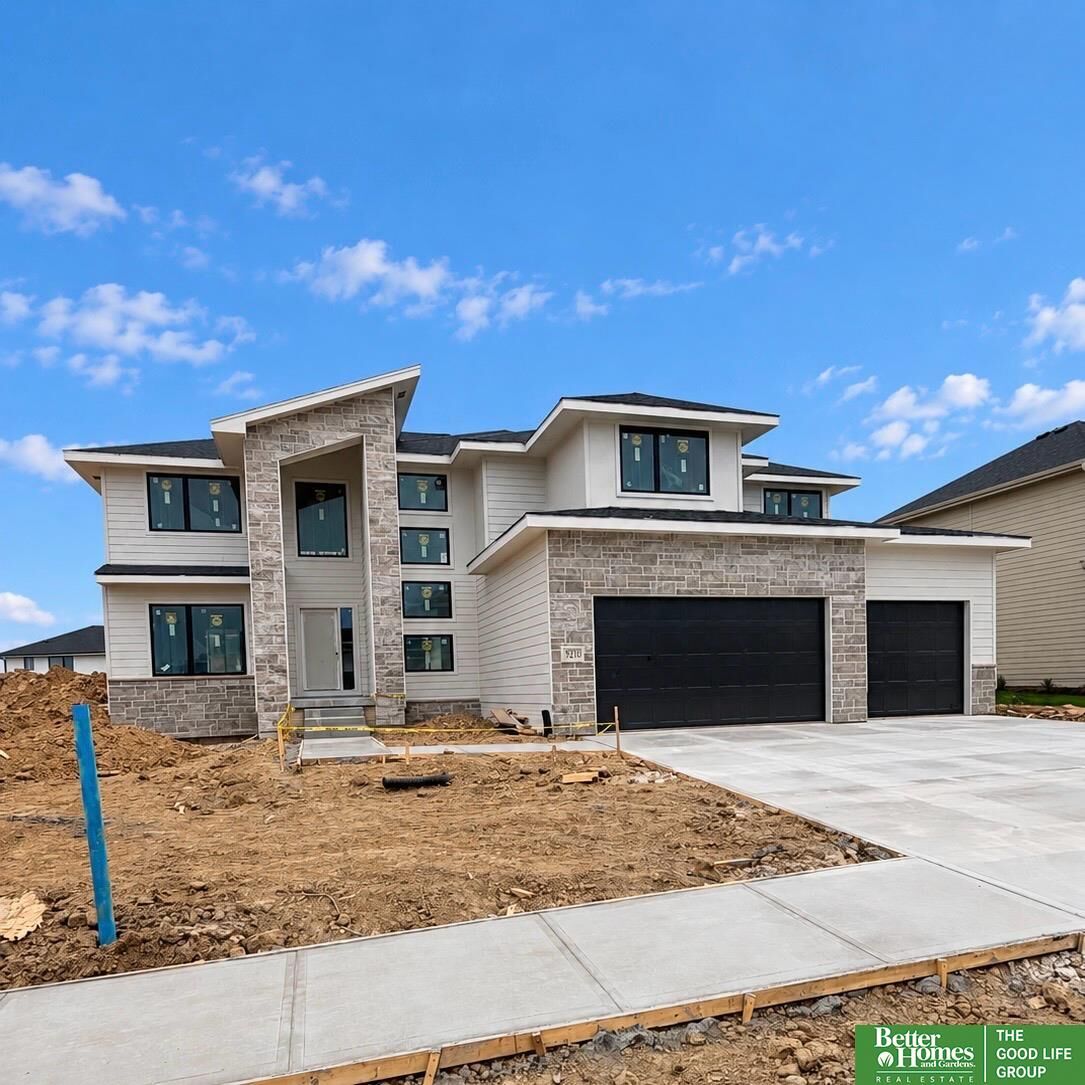 Property Photo:  5710 N 197th Street  NE 68022 