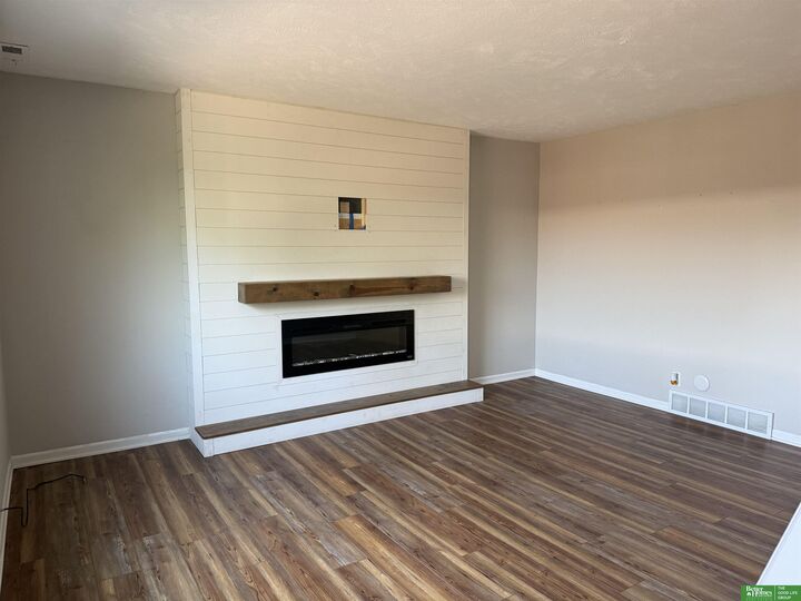 Property Photo:  2005 Winnie Drive 8  NE 68005 