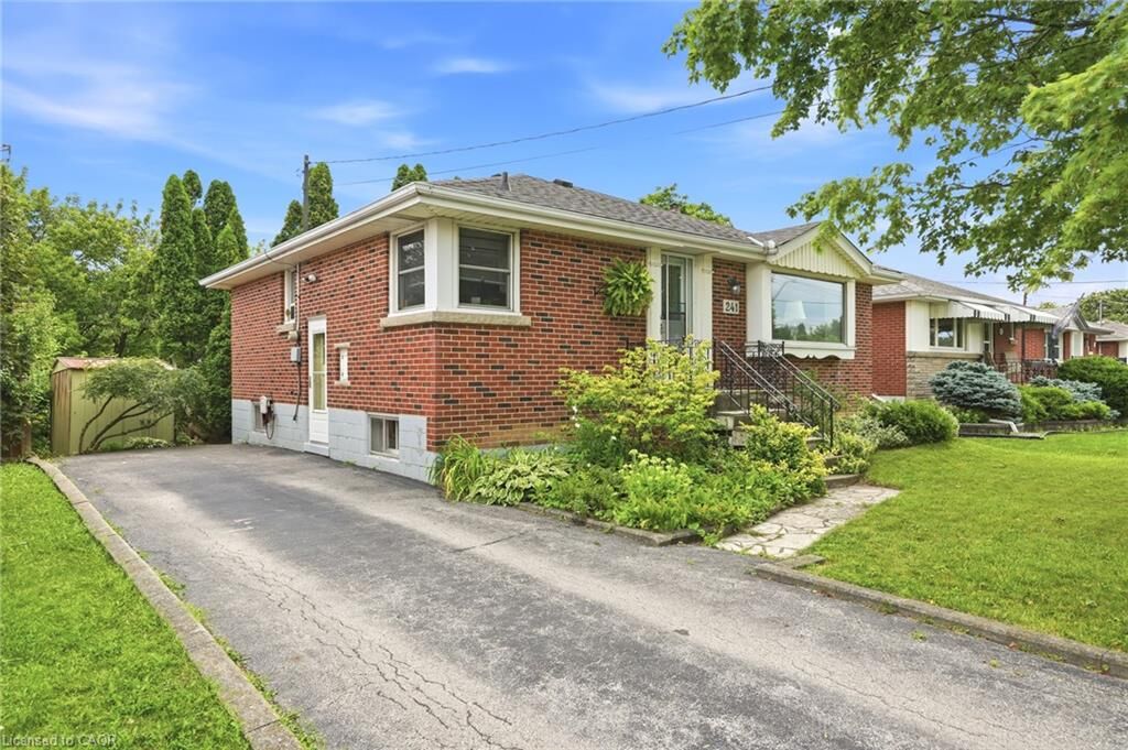 Property Photo:  241 East 44th Street  ON L8T 3H7 
