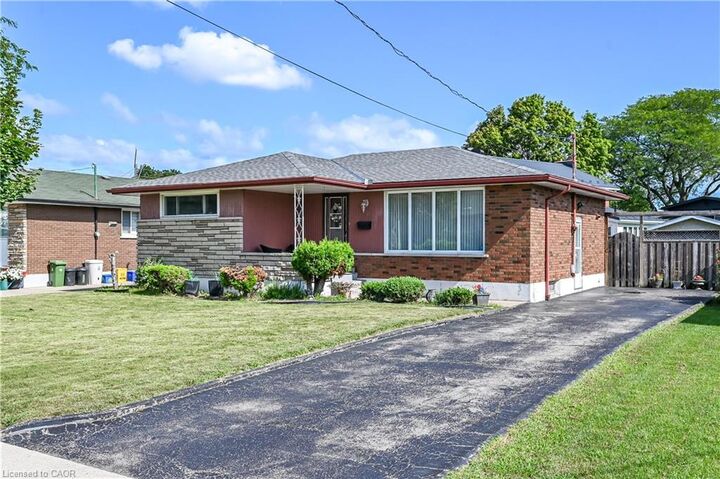 Property Photo:  5 Kentley Drive  ON L8H 2R6 