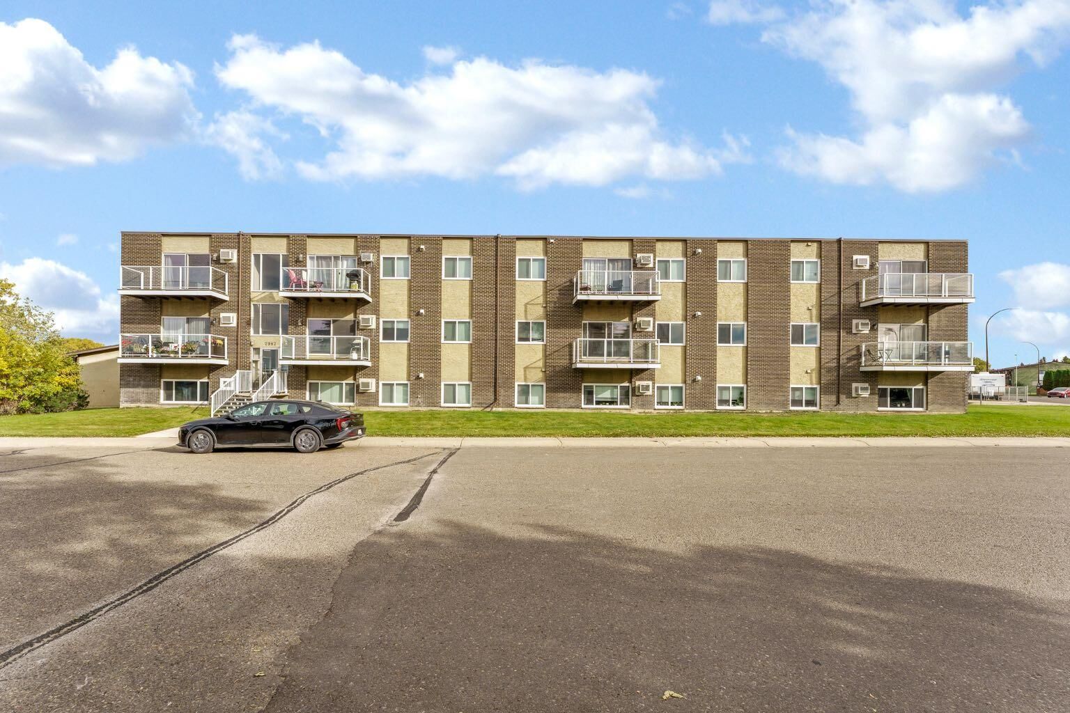 Property Photo:  2987 Dunmore Road SE 301  AB T1B 1E1 